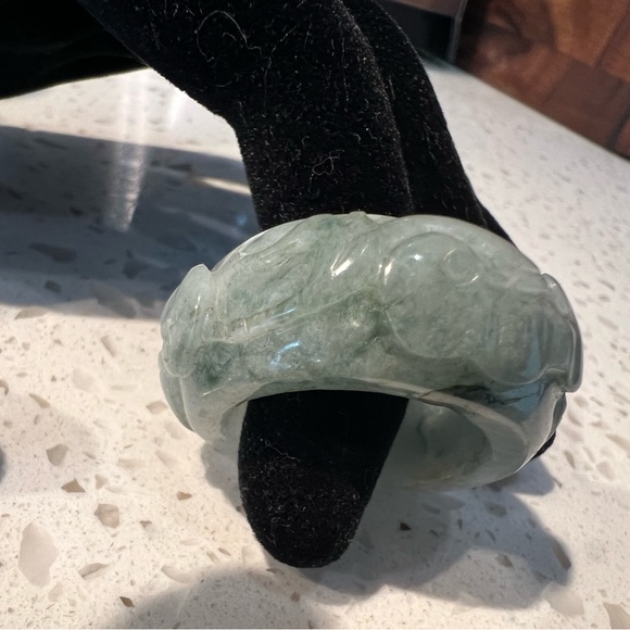 Size 10 carve Jade ring . - Picture 7 of 12